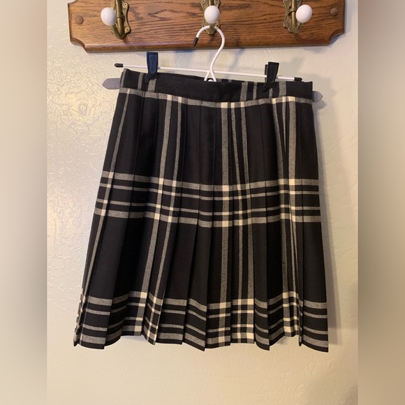 Ben Nevis kilt-like pleated skirt, labeled US 10 but FITS LIKE A SMALL - Picture 2 of 6